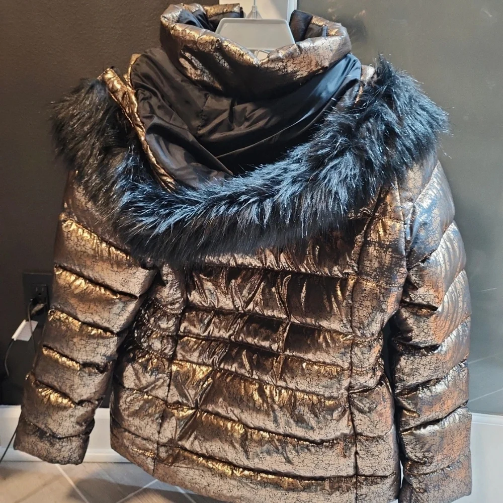 Metallic Gold Puffer Jacket - Picture 4 of 10